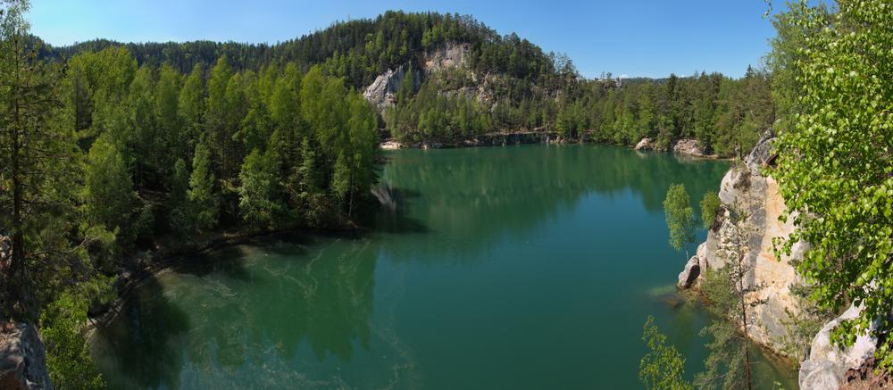 der See in der Felsenstadt in Tschechien