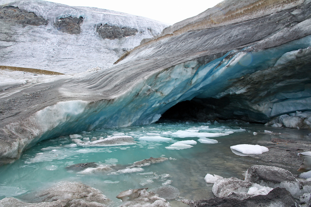 Höhle im Rettenbachgletscher